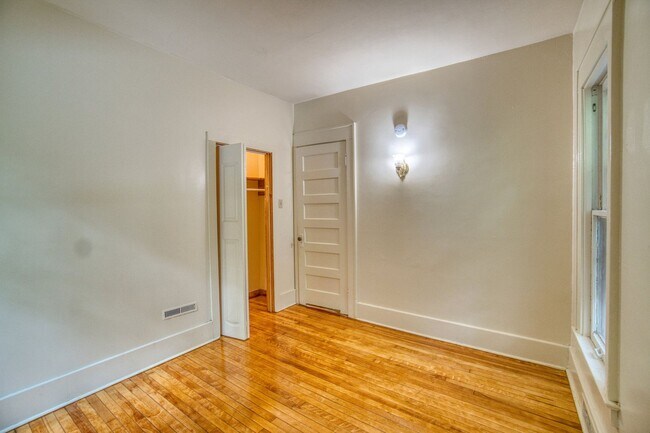 Building Photo - 689 Allen St