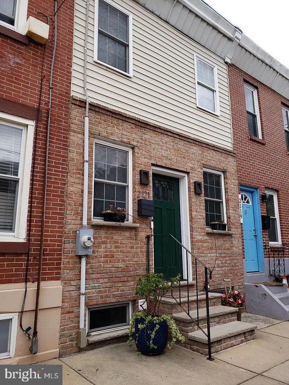Primary Photo - 2121 Oakford St