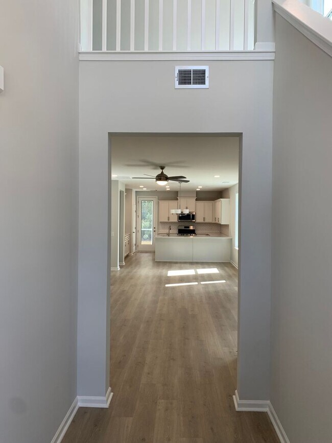 Building Photo - Modern Living in Windsor Hill