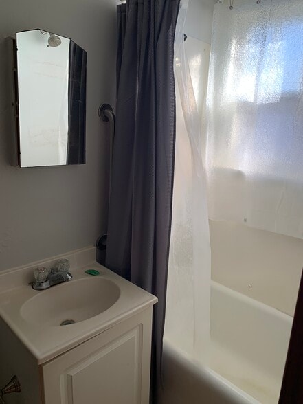 Building Photo - 5039 21st Ave