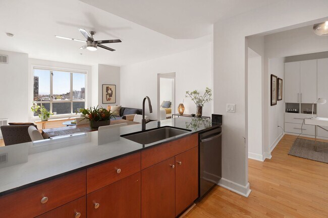 Building Photo - Great natural light in a large condo near ...