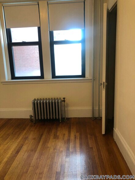 Building Photo - 504 Beacon St