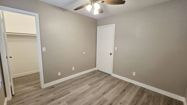 Building Photo - Newly Renovated 4 Bedroom 2 Bathroom in Gl...