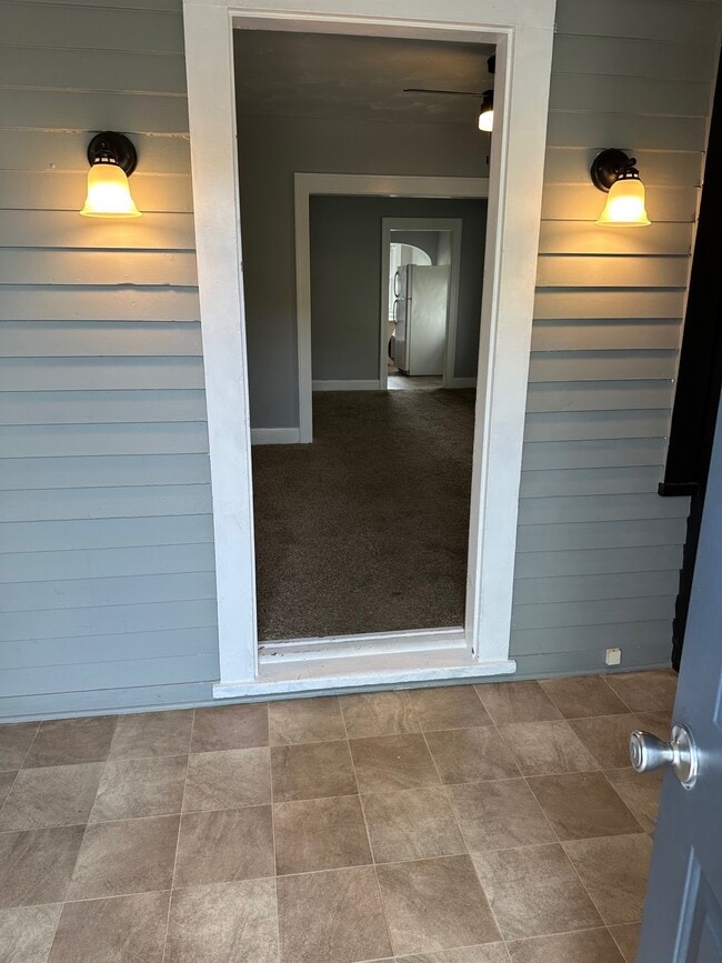 Building Photo - 1113 5th Ave