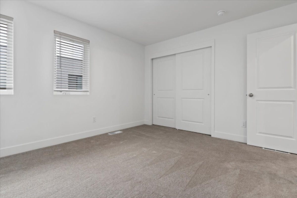 Building Photo - 1590 S 900 W