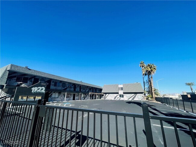 Building Photo - 1922 Fairfield Ave