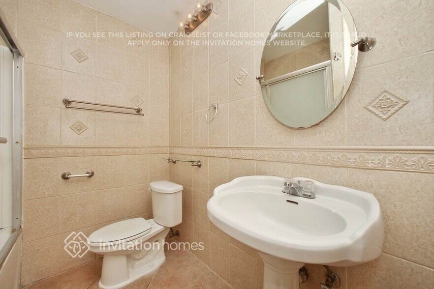 Building Photo - 3186 E Radcliffe Ave