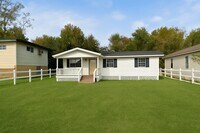 Building Photo - 1221 42nd Ave