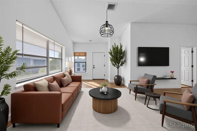 Building Photo - 339 SW 15th St