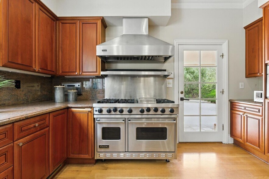 Building Photo - 90 Broadacres Rd