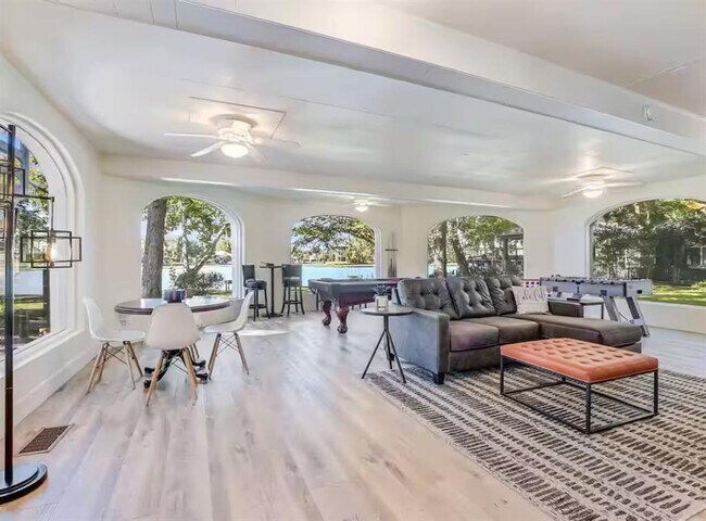 Building Photo - 1263 Terminal Loop Rd