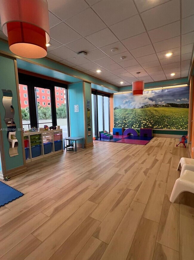 Building Photo - 1581 Brickell Ave