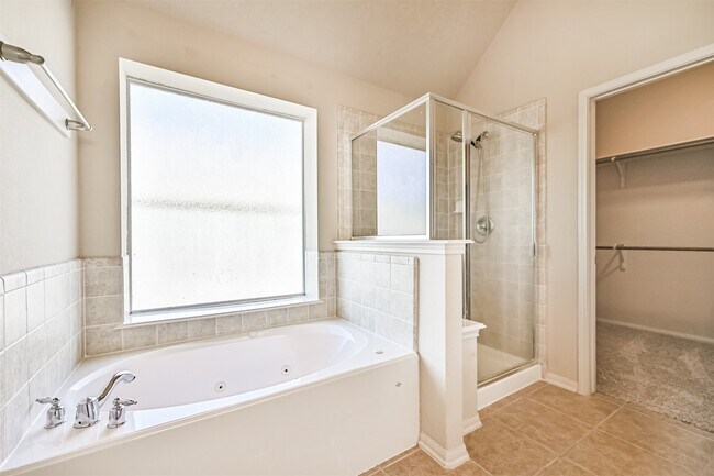 Building Photo - 2006 Plantain Lily Ct