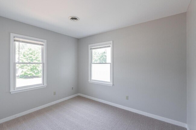 Building Photo - 8915 Castle Point Dr