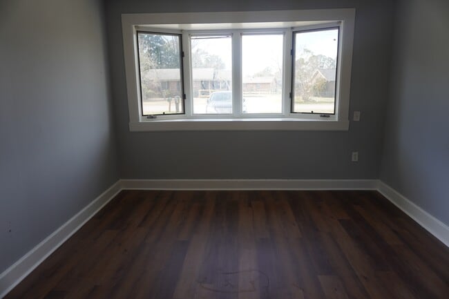 Building Photo - 207 Berry Ct