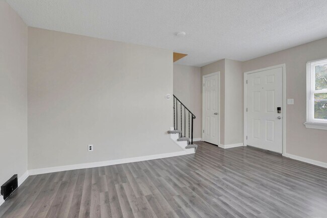 Building Photo - 898-900 Racine Ave