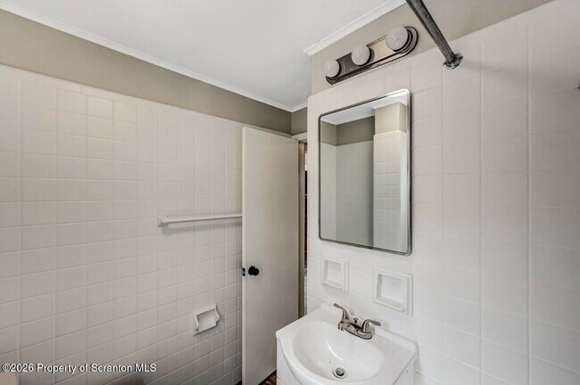 Building Photo - 814 S Webster Ave