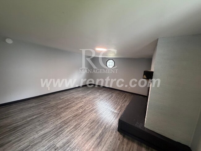 Building Photo - 638 McNeil-E