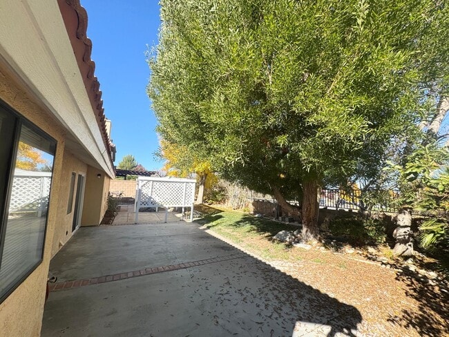 Building Photo - Beautiful West Palmdale Home
