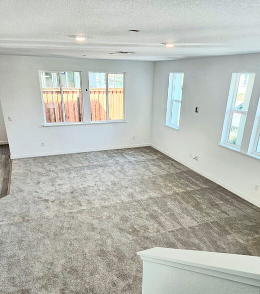 Building Photo - 1832 Chandler Dr