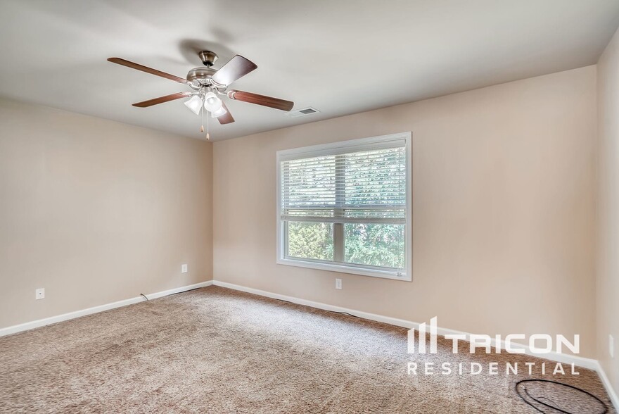 Building Photo - 2737 Cove View Ct SE