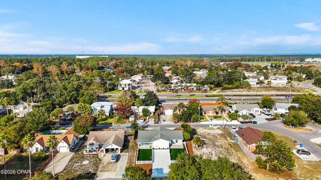 Building Photo - 121 Lakeside Cir