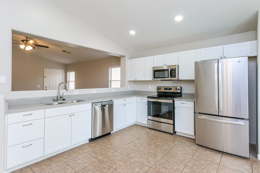 Building Photo - 28674 N Opal Ct