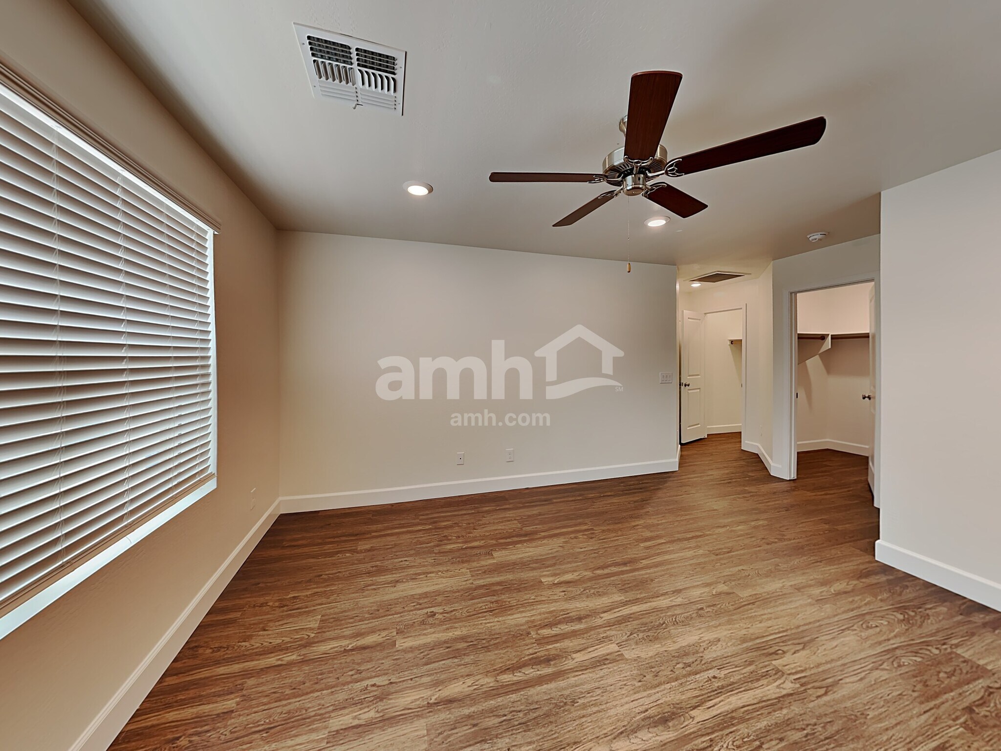 Building Photo - 658 W Bosal Dr