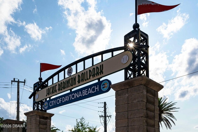 Building Photo - 633 S Palmetto Ave