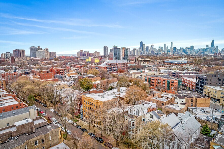 Building Photo - 852 W Lill Ave