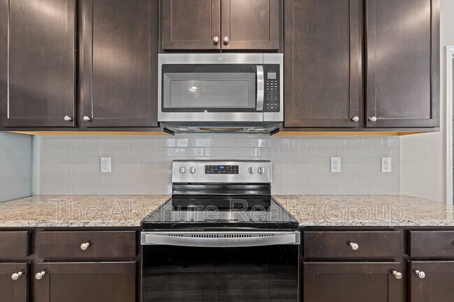 Building Photo - 138 Willow Grove Ln