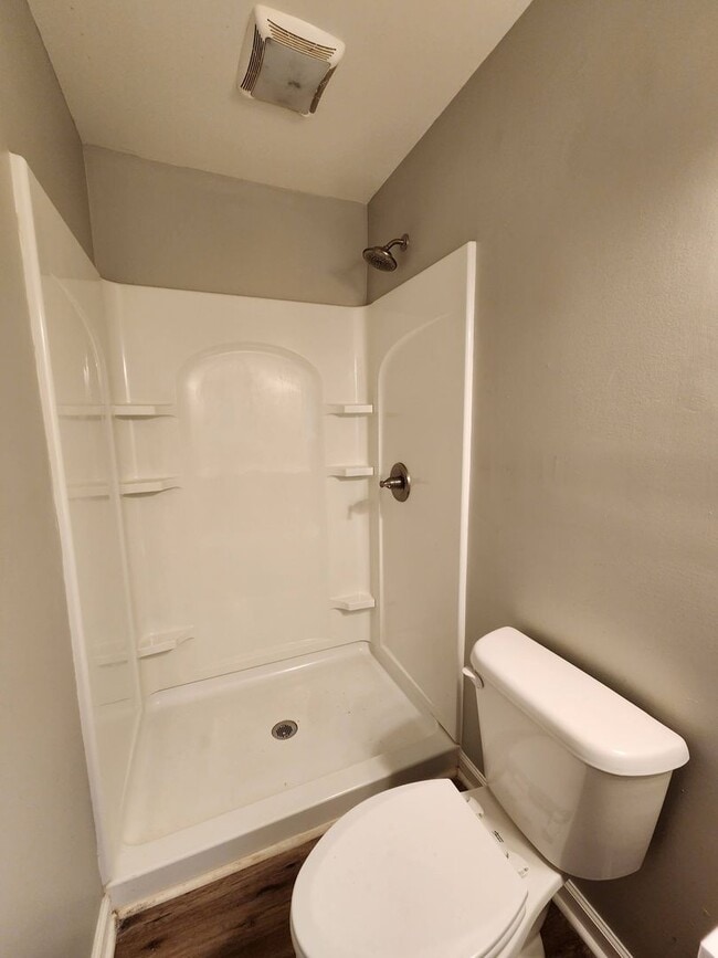 Building Photo - 1st Month Free! - Charming 3BR Home with Modern Finishes & Screened Porch – Near VSU!