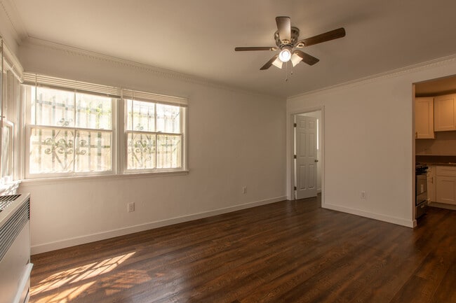 Building Photo - 5421 S Gramercy Pl