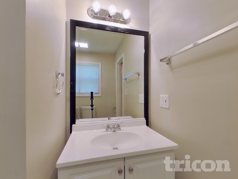 Building Photo - 2280 Lexington Way