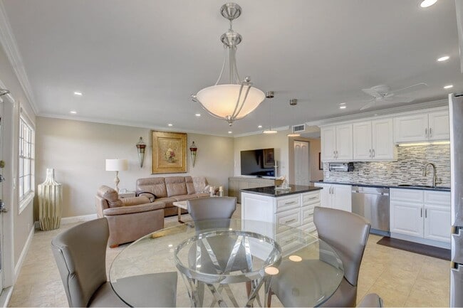 Building Photo - 4028 Newcastle B