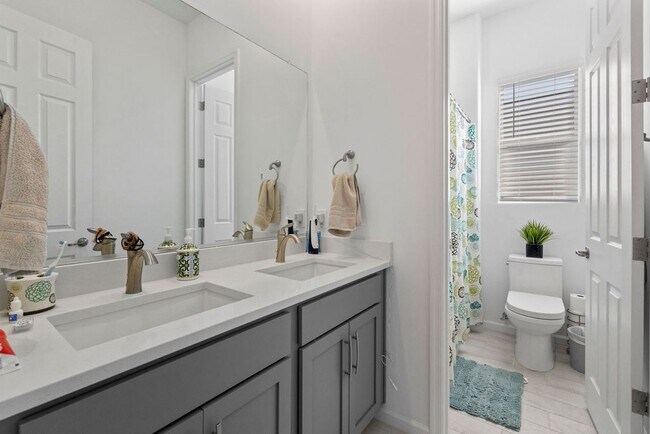 Building Photo - Newer Single Story 5 Bedroom 3 Bath Home in Vail