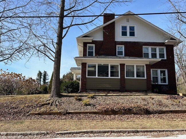 Building Photo - Central - Beautifully Restored and Updated Apartment