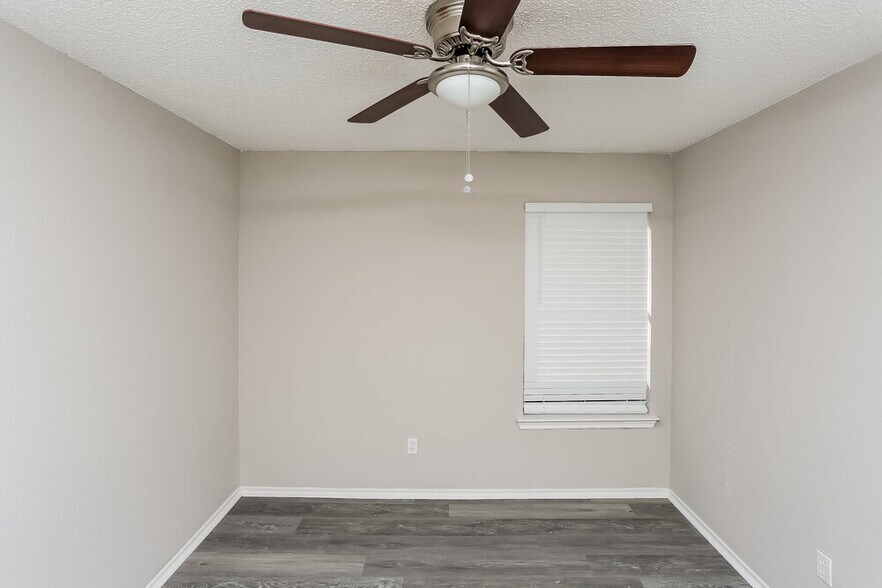 Building Photo - 6841 Prairie Hill Rd N