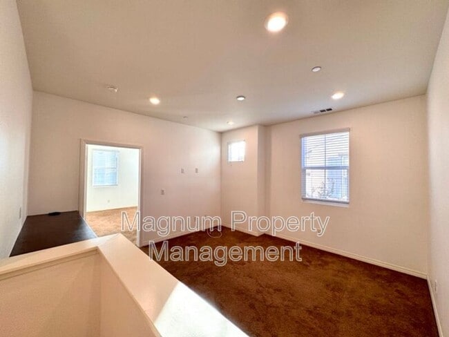 Building Photo - 40372 Calle Real