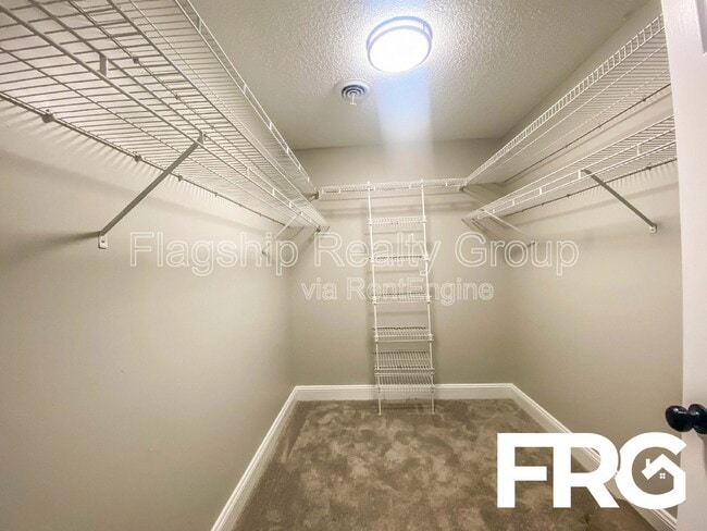 Building Photo - 232 N Marion Dr
