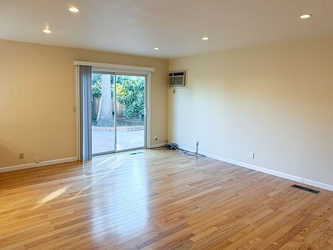 Building Photo - 6403 Tamalpais Ave