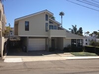 Building Photo - Pismo Duplex