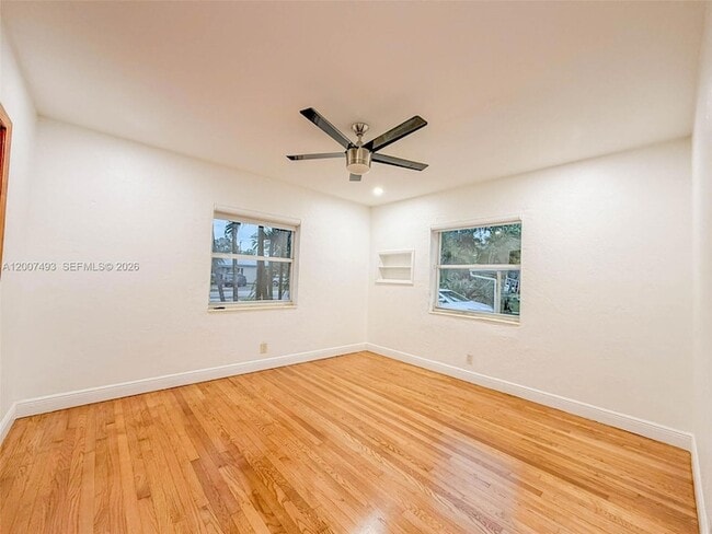 Building Photo - 410 Pinecrest Dr