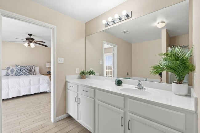 Building Photo - 1001 Strawberry Ridge Dr