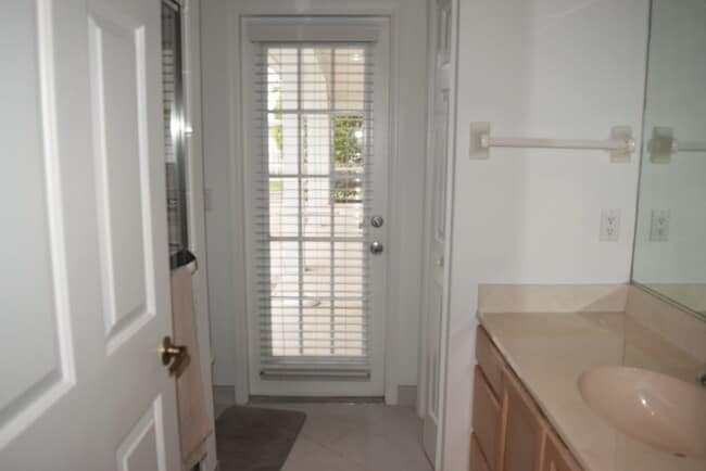 Building Photo - Fully furnished 3 bedroom 3 Bath POOL home in Sandpiper Bay