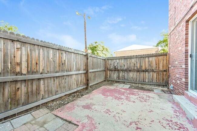 Building Photo - 8003 Wolff St