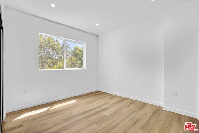 Building Photo - 10828 Hesby St