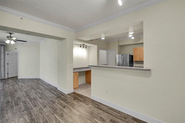 Building Photo - 533 NE 3rd Ave