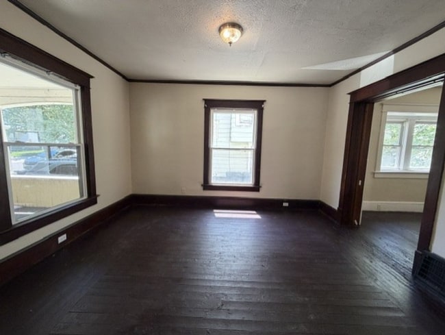 Building Photo - Room to Spread Out! 5-Bedroom Home with Covered Porch & Large Kitchen