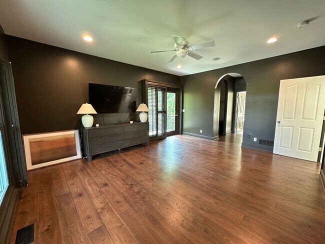 Building Photo - Five Bedroom Home on Almost Two Acres!